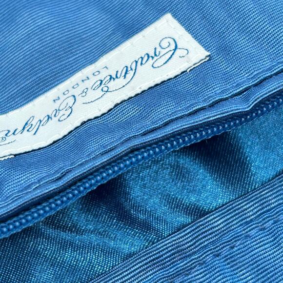 Crabtree & Evelyn London Royal Blue Jewelry Roll Soft Case with Tassels - Picture 4 of 7